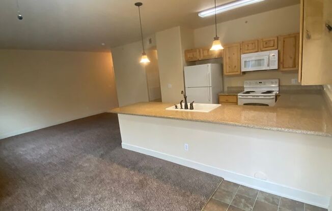 2 beds, 2 baths, 1,200 sqft, $1,550, Unit 6850 Spurwing #106