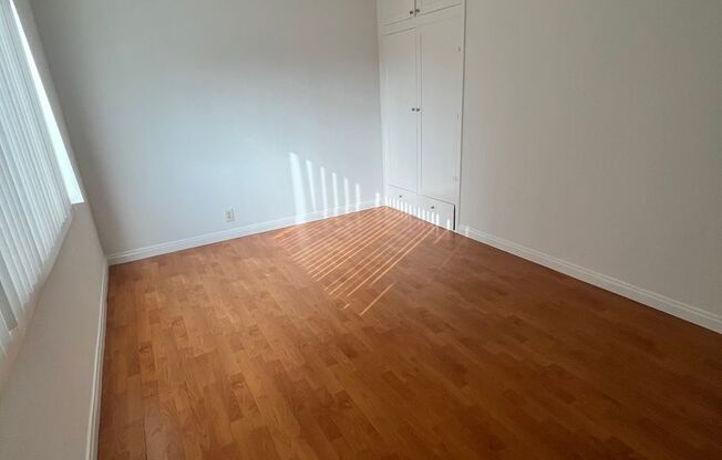 2 beds, 1 bath, $2,350, Unit 01