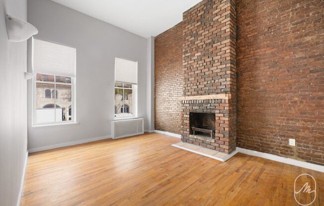 466 W 23 ST
