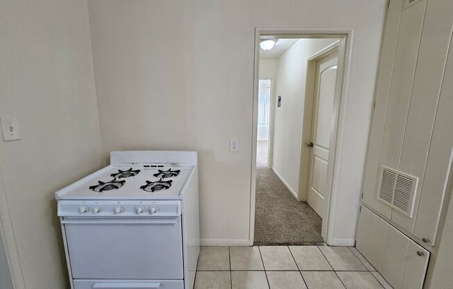 1 bed, 1 bath, $1,750, Unit 61/2