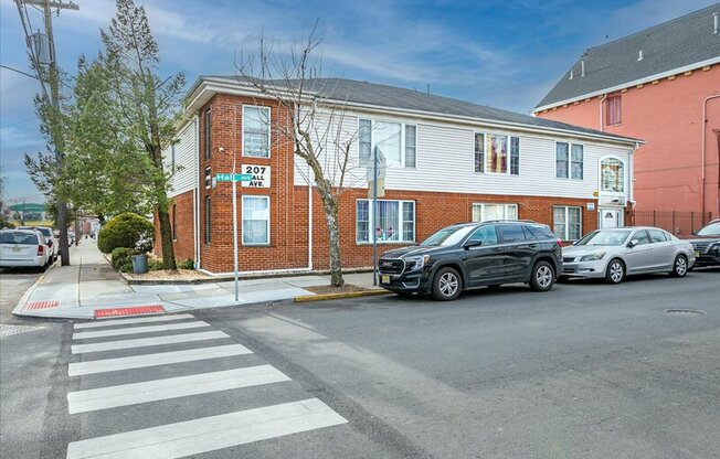 207 HALL AVE