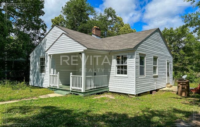 Beautiful and Cozy 2 Bedroom/1 Bathroom Home in Mobile!!