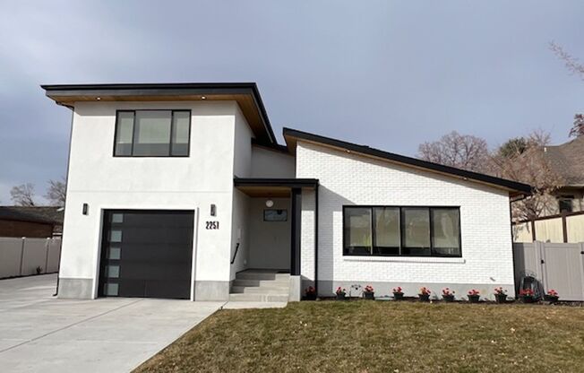 ABSOLUTELY UNBELIEVABLE NEW HIGH END CUSTOM HOME!