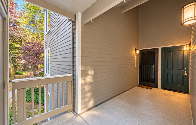 Cozy 2 Bedroom, 2 Bathroom Duplex Surrounded by Trees in Lake Oswego