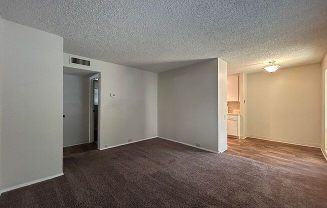 1 bed, 1 bath, $1,600, Unit 11