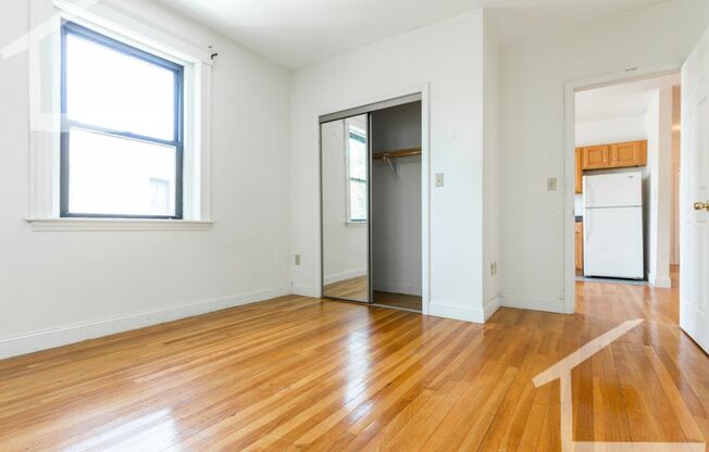 Conveniently Located, Spacious Apt w Ht & HW Inc.  Near B and C lines!