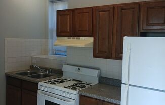 2 Bedroom Unit Available/ Apartamento de 2 dormitorios Disponible