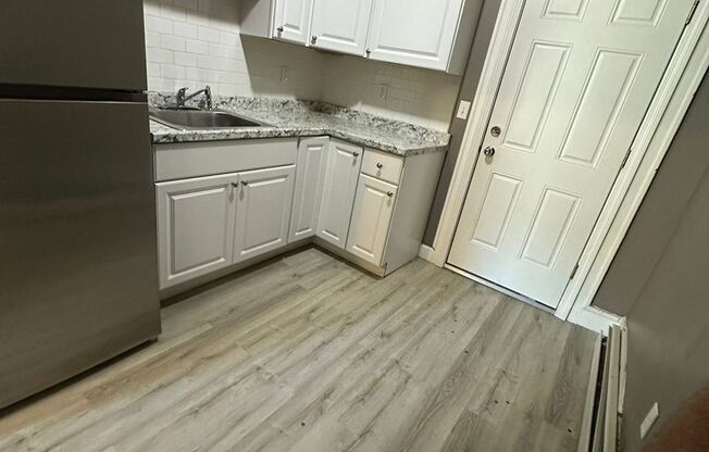 2 beds, 1 bath, $1,300, Unit 3S