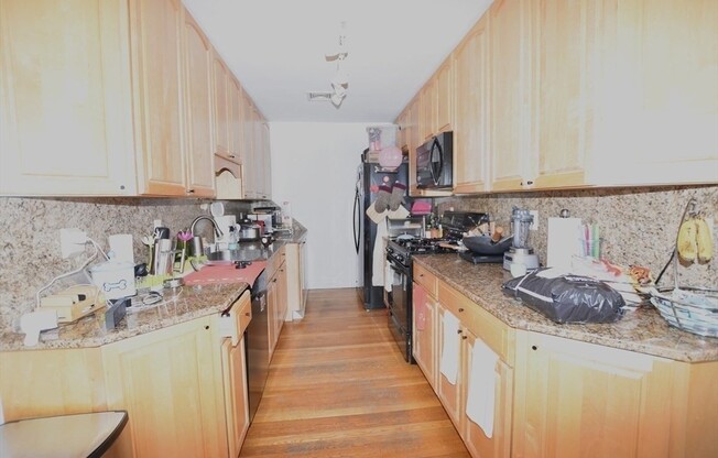 87 FLORAL ST