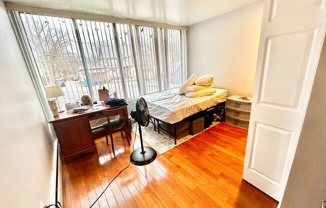 2 beds, 1 bath, 768 sqft, $2,425, Unit 214