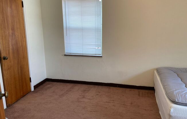 2 beds, 1 bath, 950 sqft, $1,275, Unit 5600 Fifth A312