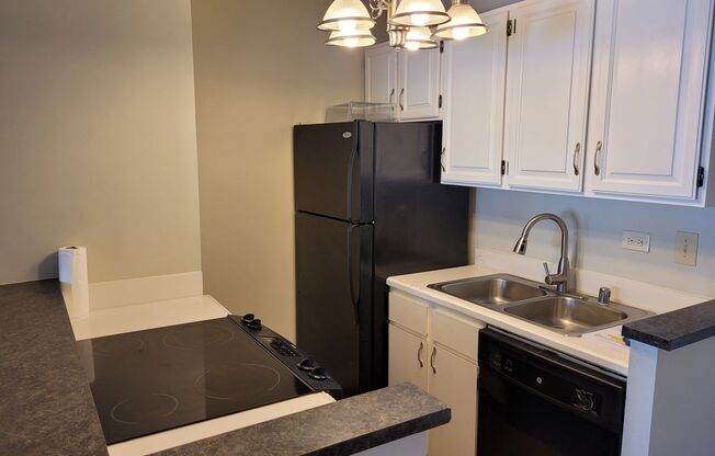 Quiet Makiki unit 1bd, 1bath, 1pkg covered pkg . $2000