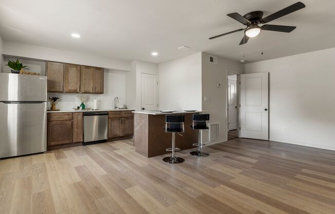 1 bed, 1 bath, 570 sqft, $950, Unit 82-102