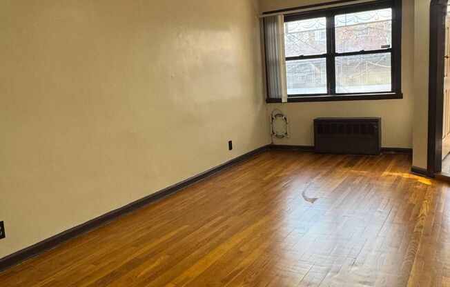 647 E 82 ST