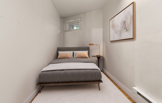 3 beds, 1 bath, 1,035 sqft, $3,975, Unit L