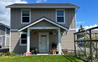 Available Now! 2 bdrm/1.5 bath in Roosevelt Neighborhood