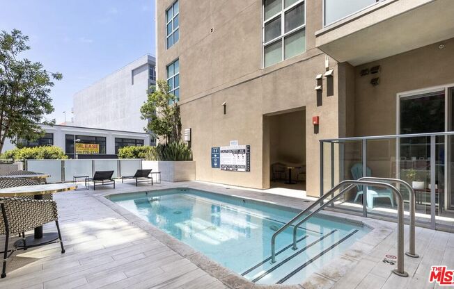 Studio, 1 bath, 566 sqft, $1,787, Unit 517