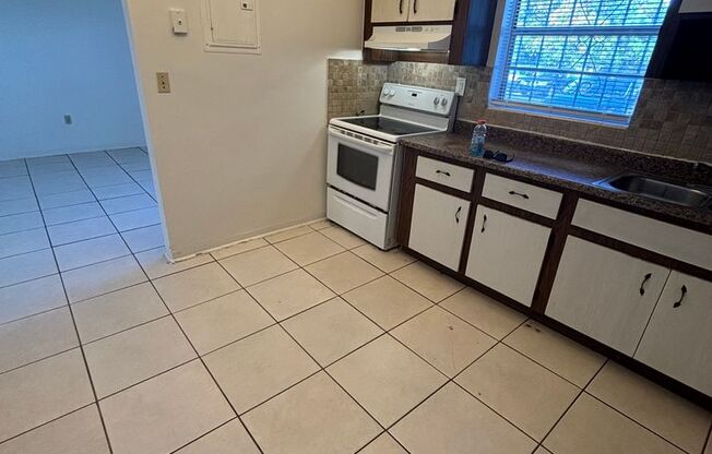 2 beds, 1 bath, $1,800