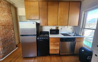 1 bed, 1 bath, 700 sqft, $1,050, Unit 716 EB 2