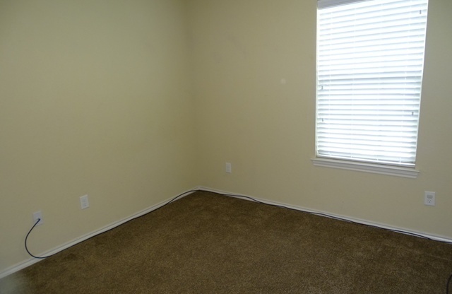 3 beds, 2.5 baths, $1,695