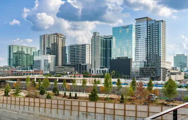Enjoy views of the city skyline from your vantage point at Modera McGavock, perfectly positioned in the heart of Nashville Yards.