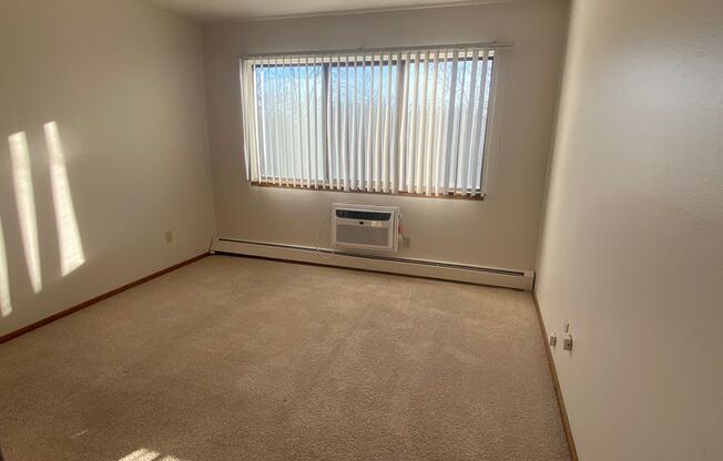 3 beds, 1.5 baths, 1,066 sqft, $1,499, Unit 5180 02