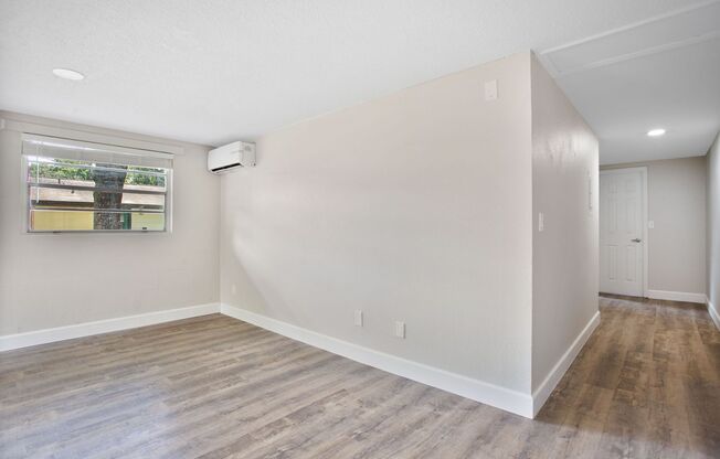 2 beds, 1 bath, 614 sqft, $1,499, Unit Ren705