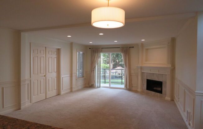 Downtown Kirkland * Rare Classic Luxury * 2bed/2ba Condo 1400+ sf  $3495.00