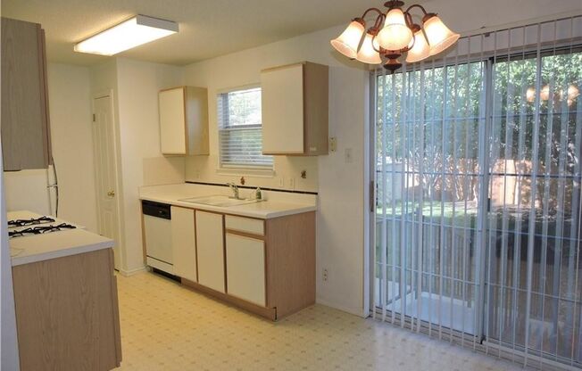 3 beds, 1 bath, $1,600