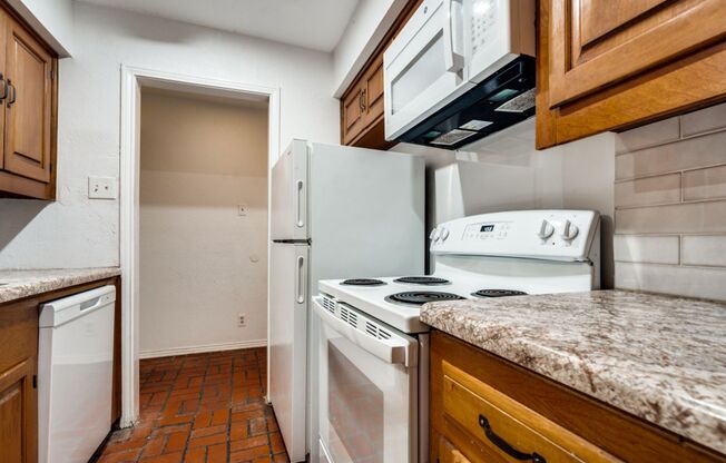 2 beds, 1 bath, $1,495