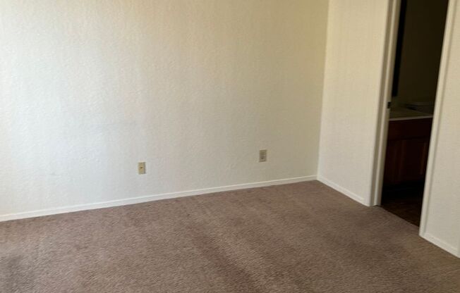 2 beds, 2 baths, 957 sqft, $1,015, Unit 70