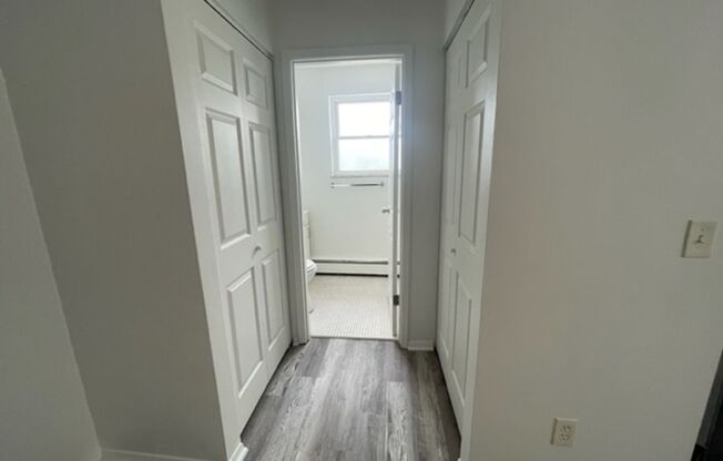 Studio, 1 bath, $650, Unit PARK- APT 7 PARKCREST 3645