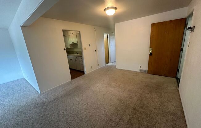 2 beds, 1 bath, $2,350, Unit 5