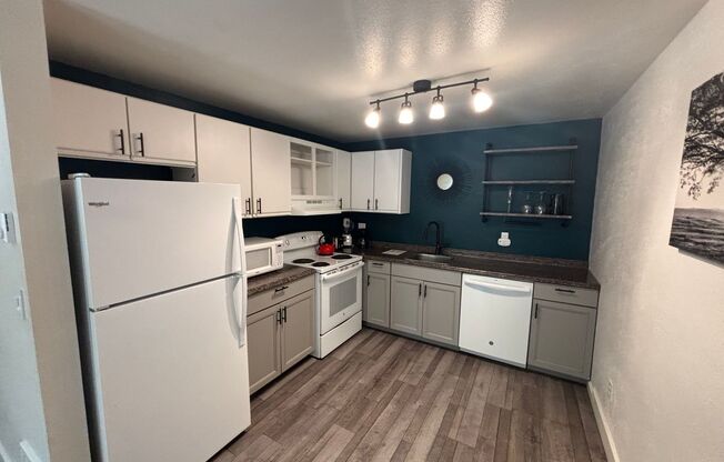Garden-Style Condo in the Heart of Bend!!!