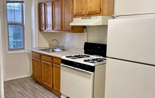 2 beds, 1 bath, $1,590, Unit 3K