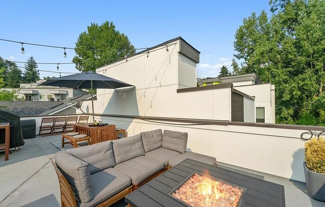 Beatiful 2 bed/ 2 bath townhome in Madison Valley!
