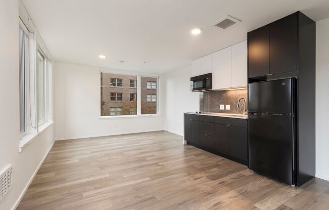Studio, 1 bath, 341 sqft, $1,450, Unit 414