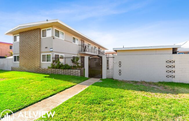 3407 West Olinda Lane
