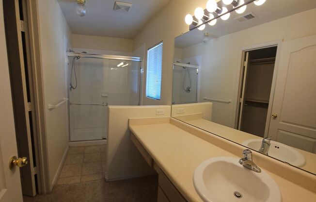 2 beds, 1.5 baths, $1,650, Unit UNIT 4701