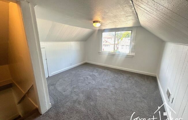 3 beds, 1 bath, $1,050