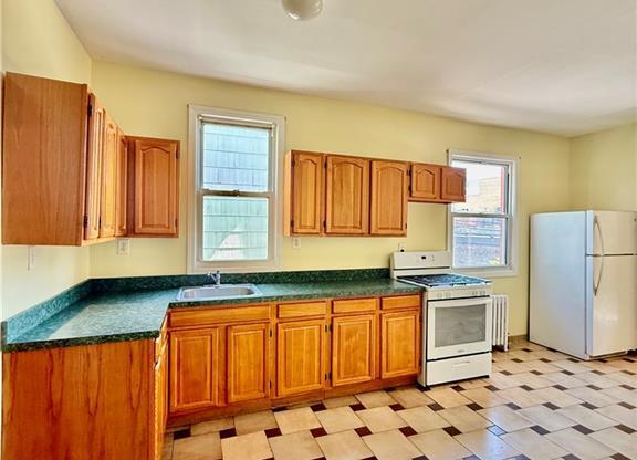 125 BAY 17 ST