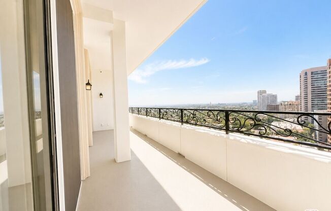 2 beds, 3.5 baths, 3,062 sqft, $10,000, Unit 1804