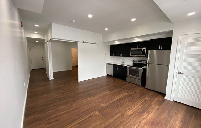 1 bed, 1 bath, 518 sqft, $1,460, Unit 411