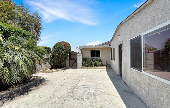 Beautiful 4BD/3BA House in Clairemont W/ A/C, W/D, Garage, & Bonus/Rec Room!