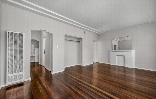 Huge studio unit in Beverly Hills!