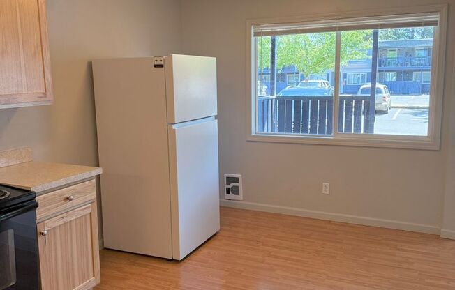 2 beds, 1 bath, 839 sqft, $1,395, Unit 34