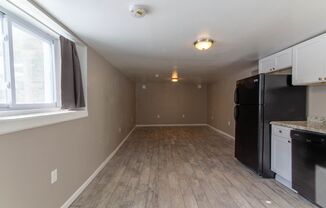 3 beds, 1 bath, $1,000, Unit Unit 5