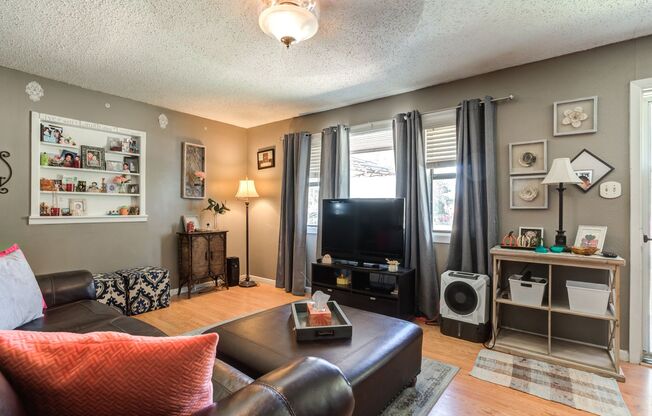 3 beds, 1 bath, $1,100