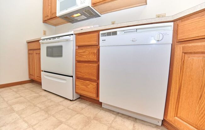 2 beds, 1 bath, 750 sqft, $975, Unit 1217-07