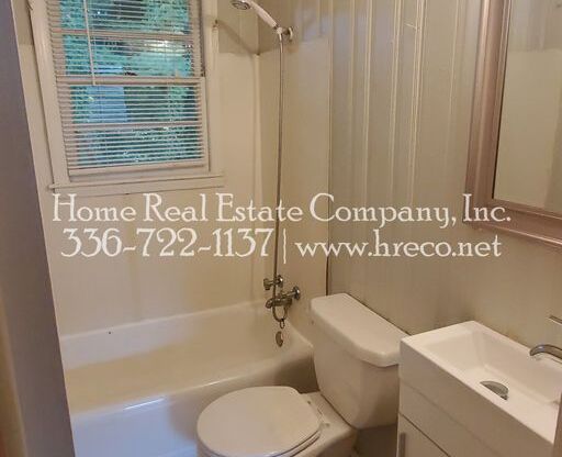 2 beds, 1 bath, $695, Unit 112